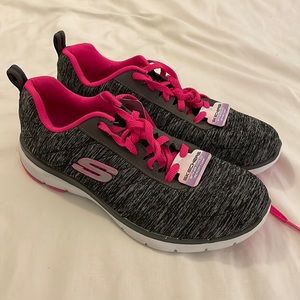 Skechers Air Cooled Memory Foam Sneakers Size 7
